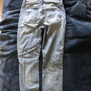 White House Black Marker Stylish Light Blue Jeans Slim fit Size 4
Inseam 29.5”